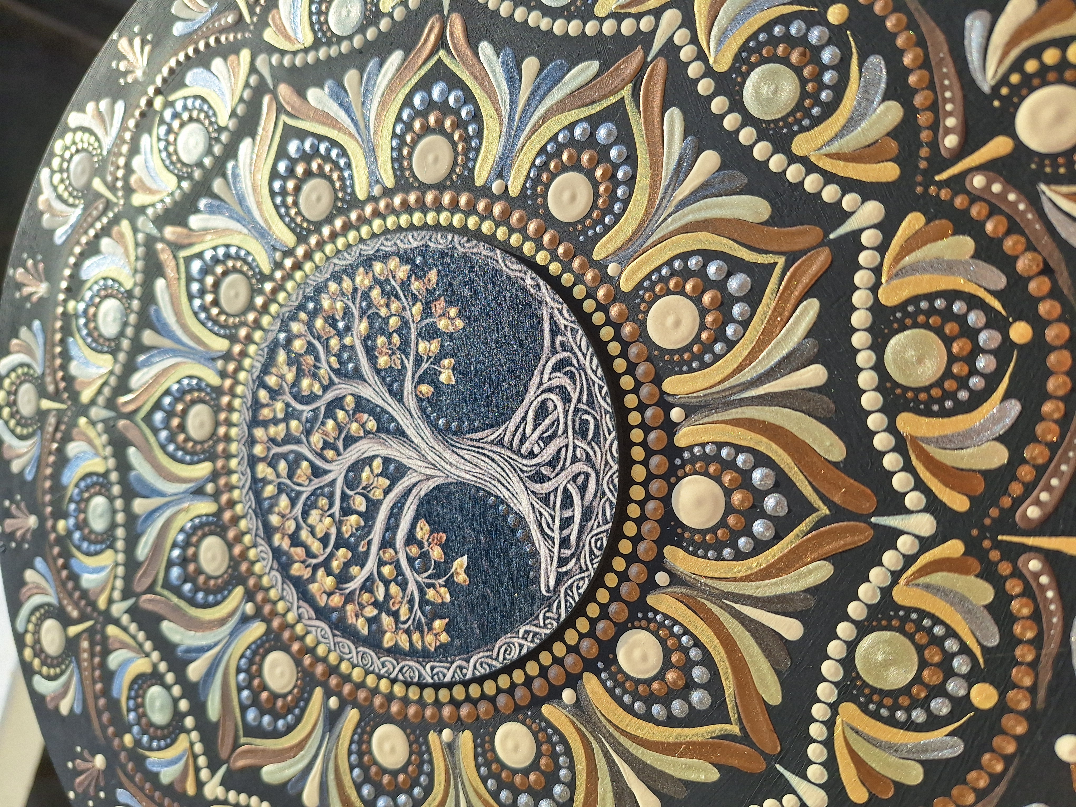 Életfa mandala - kézzel festett arany-barna mandala falapon, 30 cm