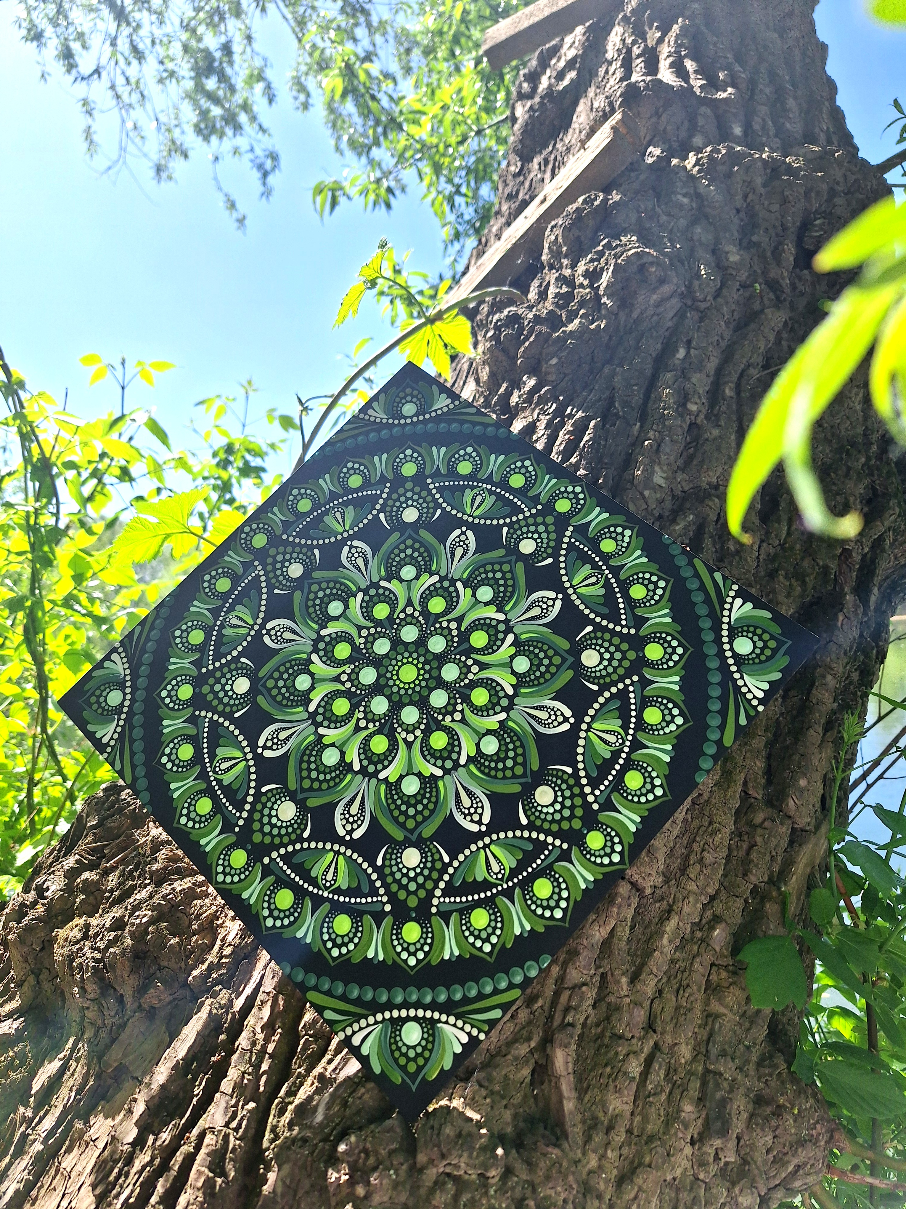 Szívcsakra mandala - kézzel festett pontozott mandala 30 × 30 cm