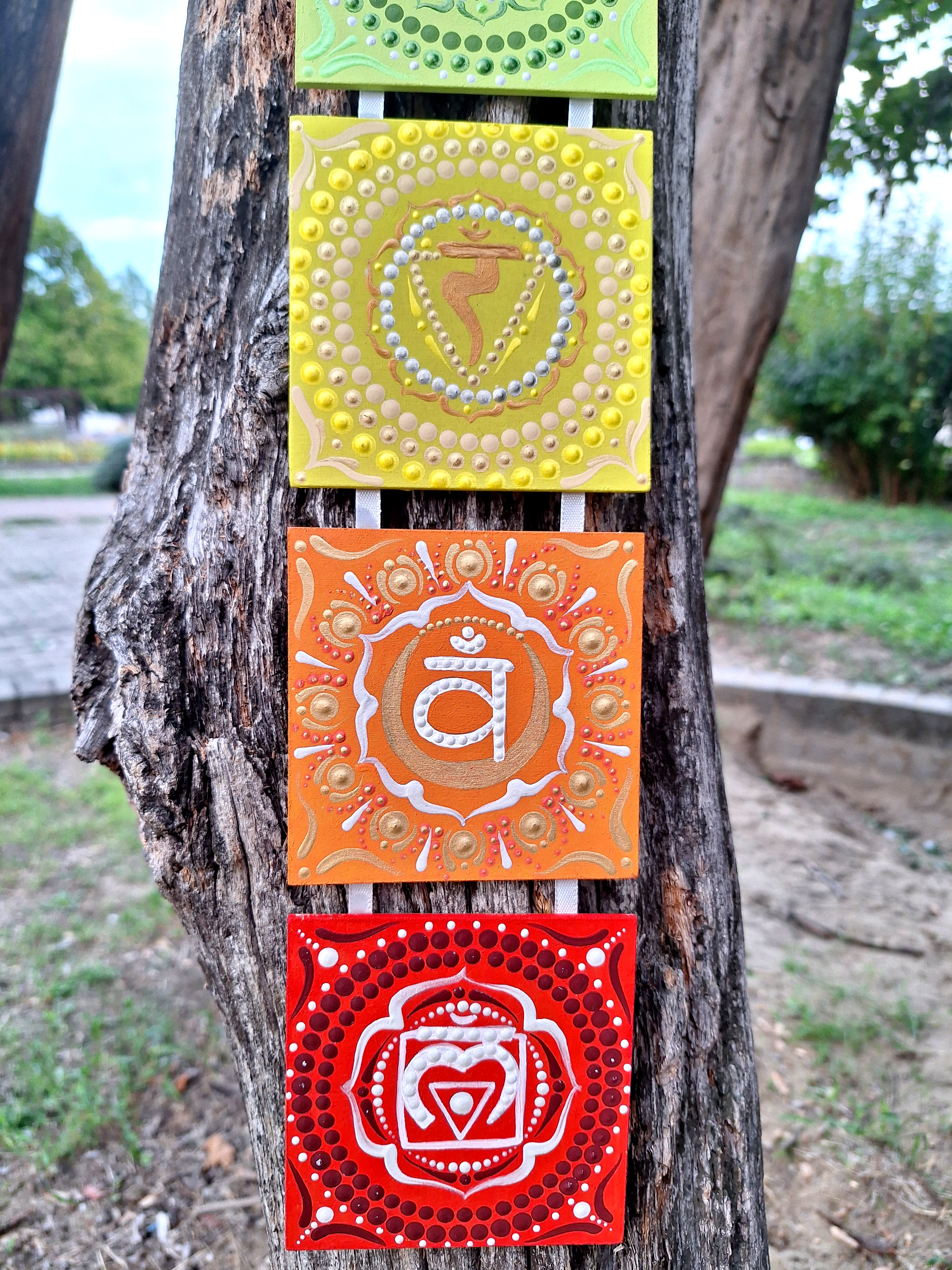 7 csakra mandala falidekoráció, csakrasor - kézzel festett, 77×10 cm