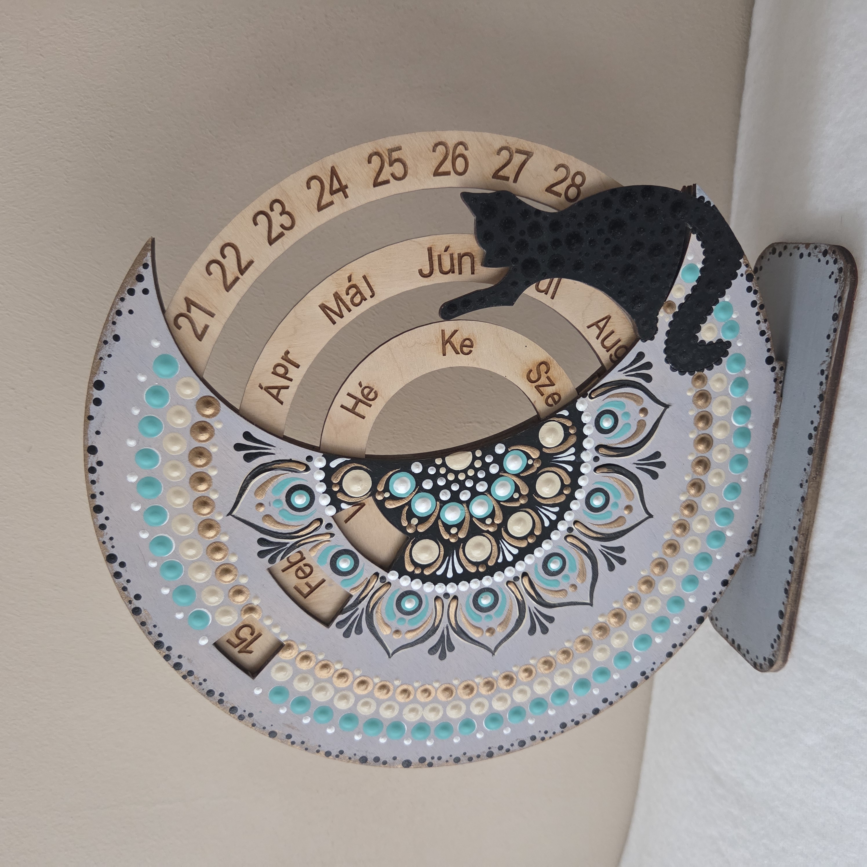 Cicás Öröknaptár - kézzel készített, egyedi 25 cm-es darab