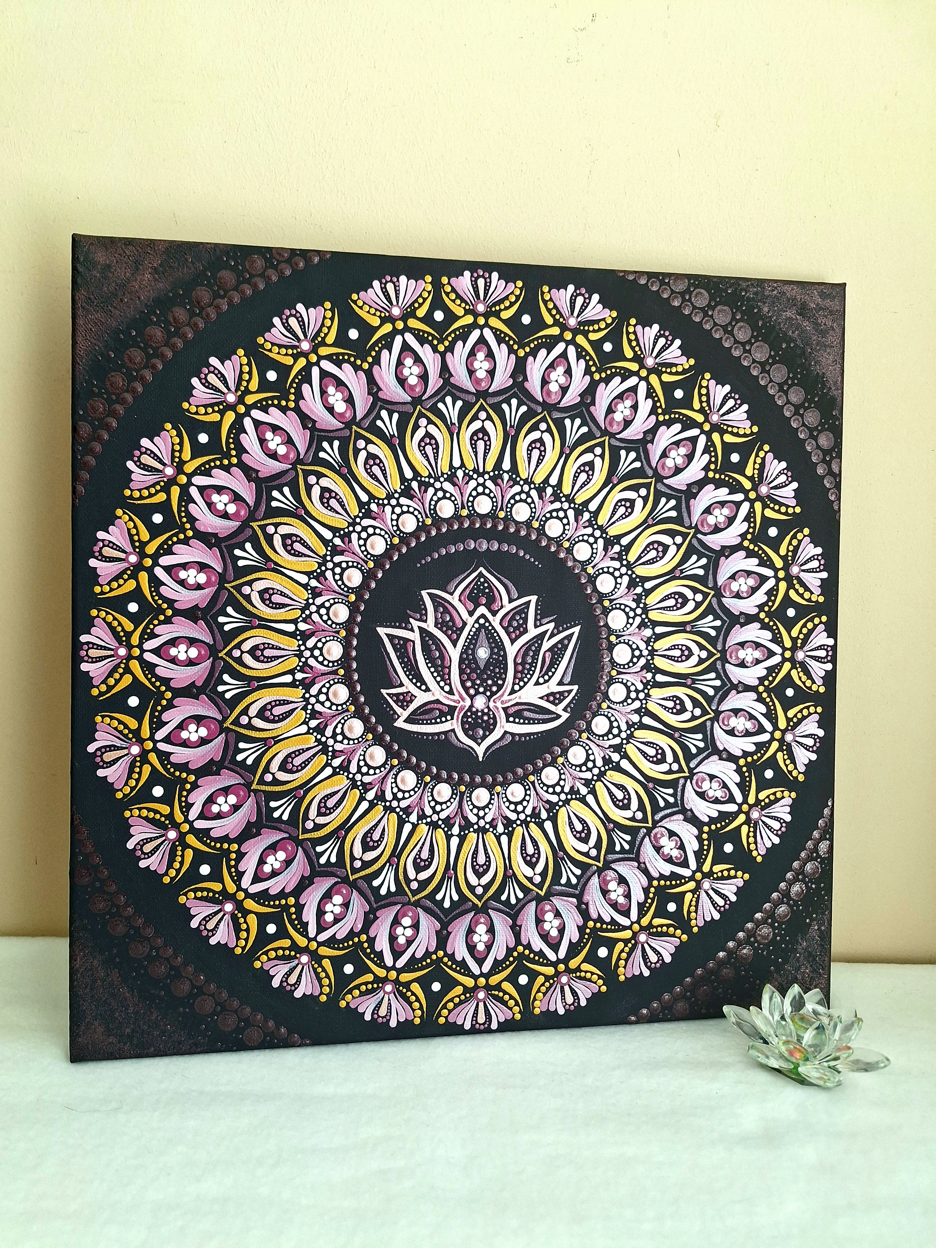 Lótusz ragyogás - kézzel festett, pontozott mandala 40 × 40 cm