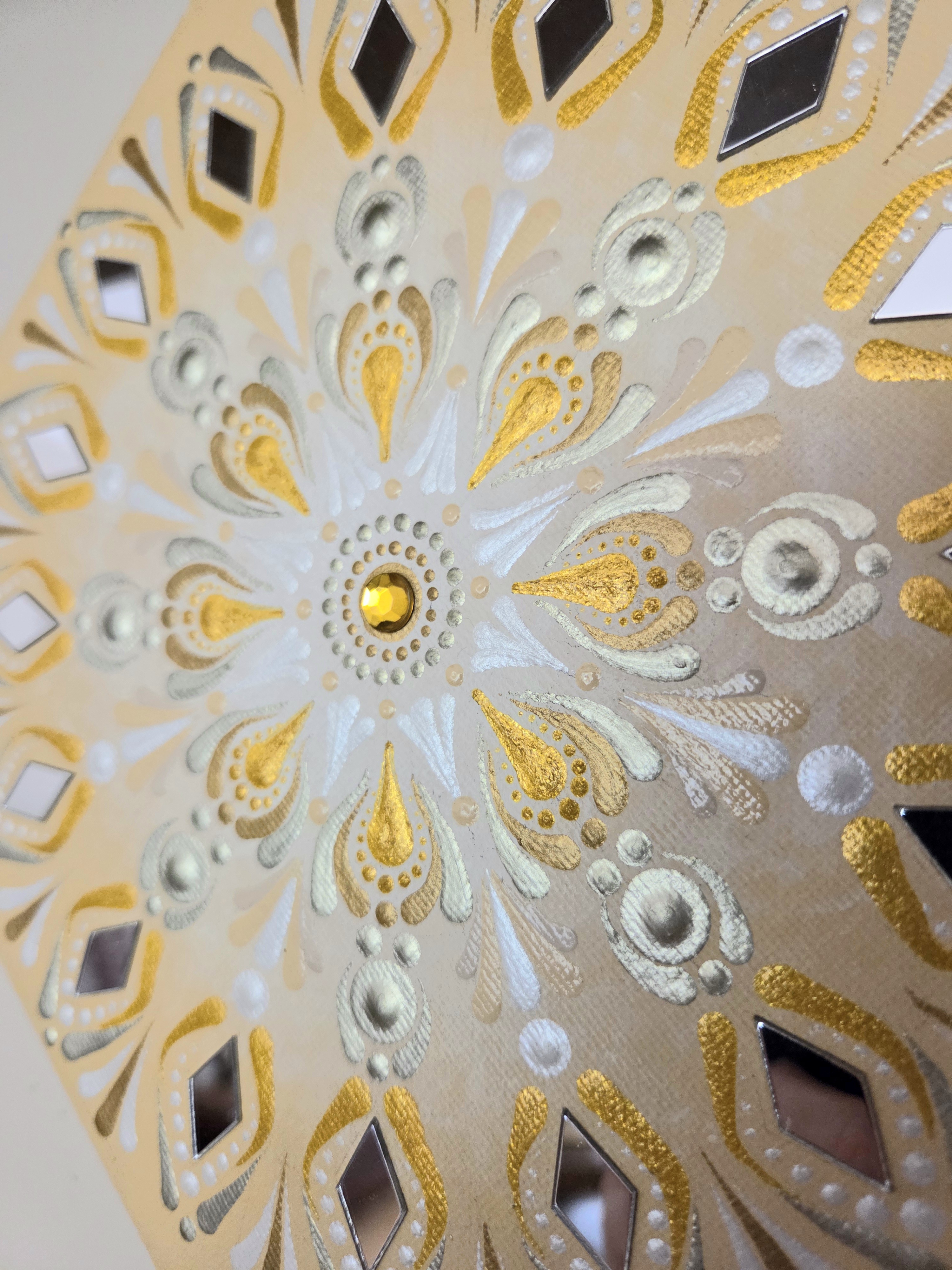 Napsárga, arany tükörmozaikos mandala - 20×20 cm