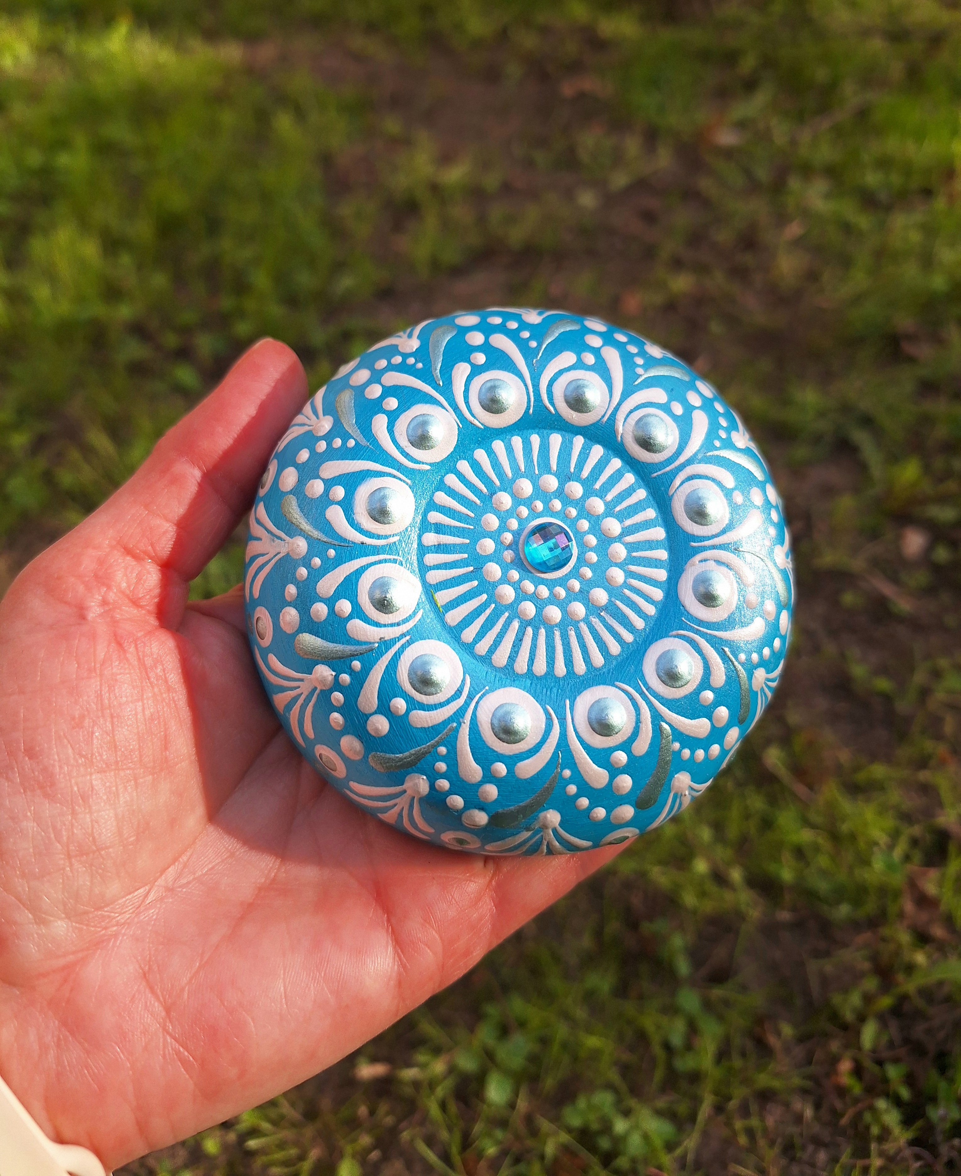 Türkiz mandalaszett - kézzel festett mandalakő, mini mandala és hűtőmágnes