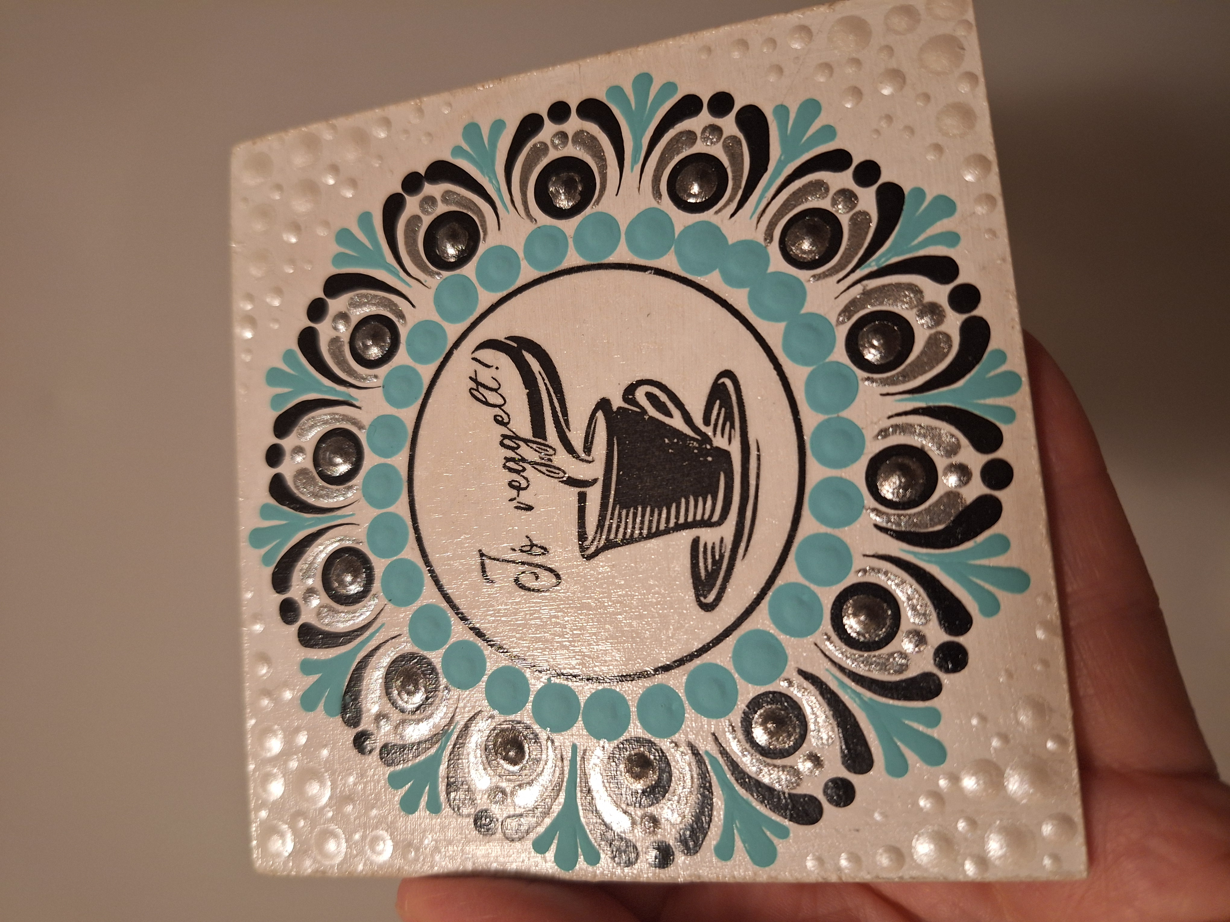Jó reggelt hűtőmágnes - kézzel festett, kávés ajándék 10×10 cm